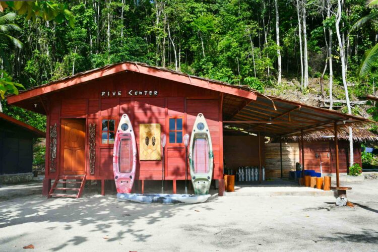 Cove Eco Resort Diving Center bei Dive Tour buchen